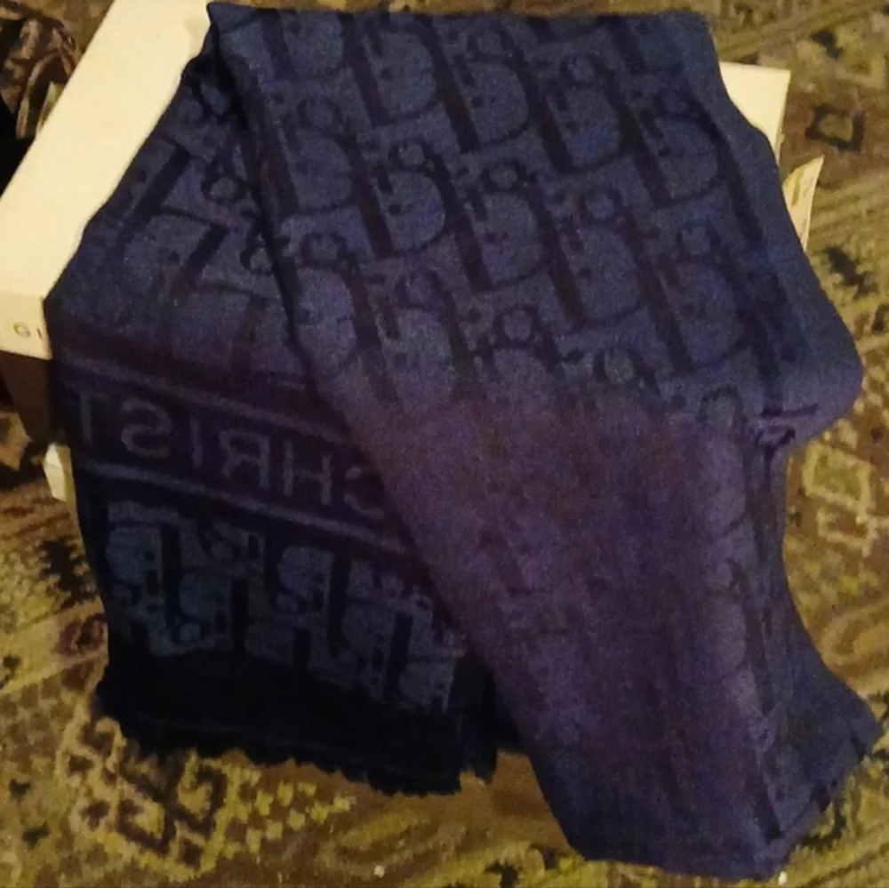 NWOT Christian Dior 100% Wool Tone-on-tone Monogram Oblique Jacquard Woven Scarf